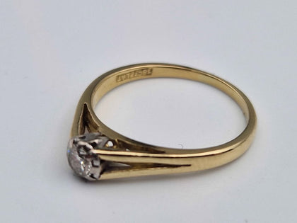 18ct Yellow Gold Cubic Zirconia Solitaire Ring - 2.29 Grams - Size M