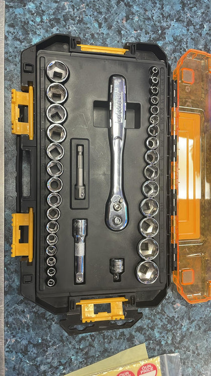 DEWALT RATCHET SET.