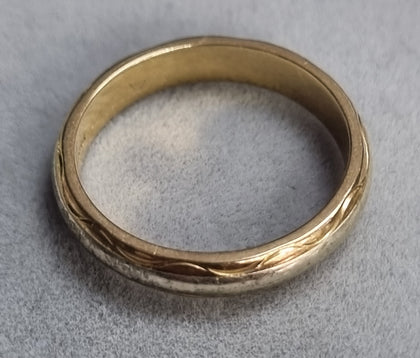 9ct gold patterned ring Size 