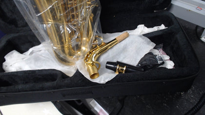 Alto Saxophone by Gear4music, Gold