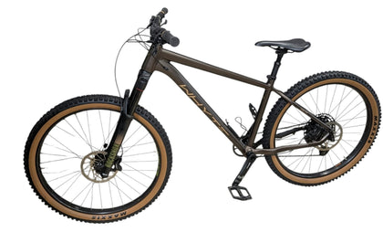WHYTE 901 ENDURO MOUNTAIN BIKE 18''FRAME. 27''WHEEL 11 SPEED