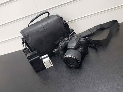 Fuji FinePix SL1000 16M, 3x Batteries & Carry Bag