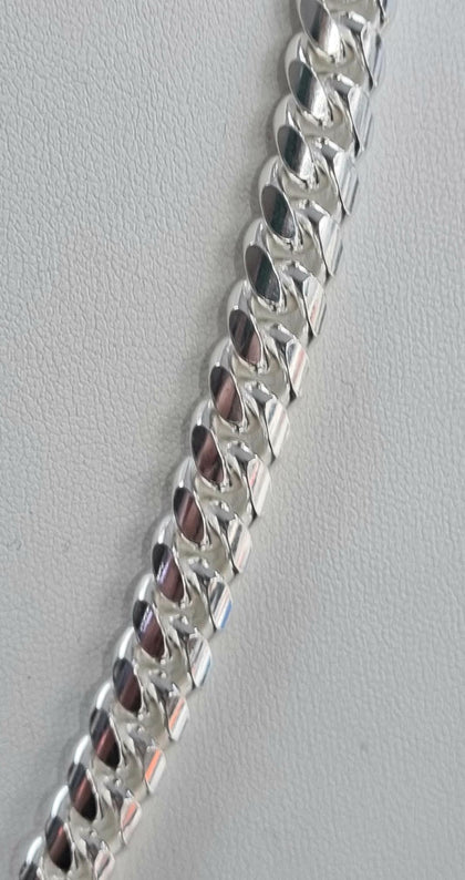 **BRAND NEW** Silver Chain 22