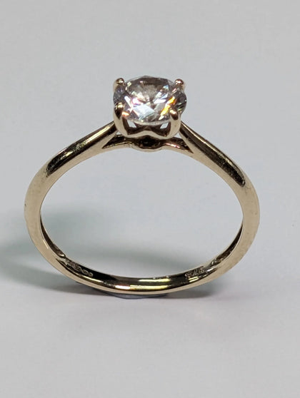9CT GOLD RING WITH CZ STONES PRESTON SIZE N