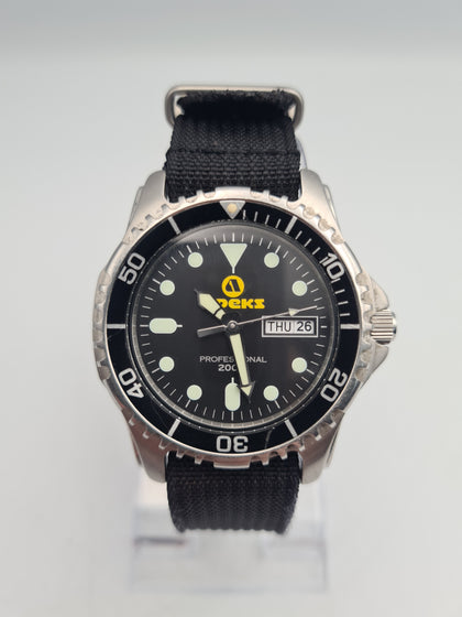 Apeks Men's professional 200m divers Quartz watch with new battery and new nati strap BOXED