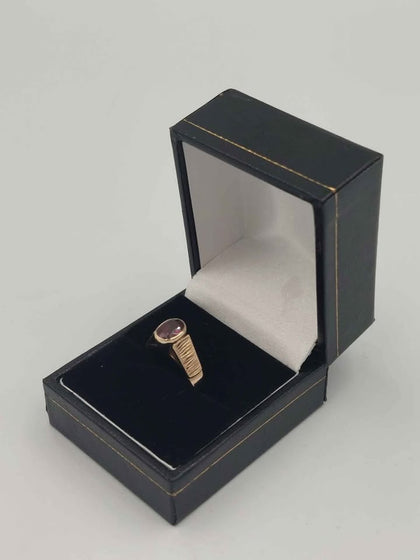 (9ct Hallmarked&Tested) Gold Red Stone Ring, 4.6g, Size L