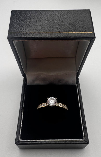 9ct Gold CZ size R