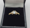 9CT - Yellow Gold Ring With Clear Stones - 2.29g - Size L