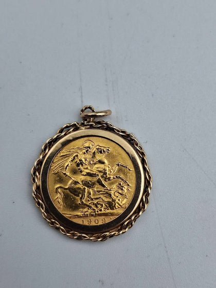 22ct Yellow Gold 1909 Full Soverign Coin (8 Grams) With 14ct Gold Mount (1.72 Grams) - Total 9.72g