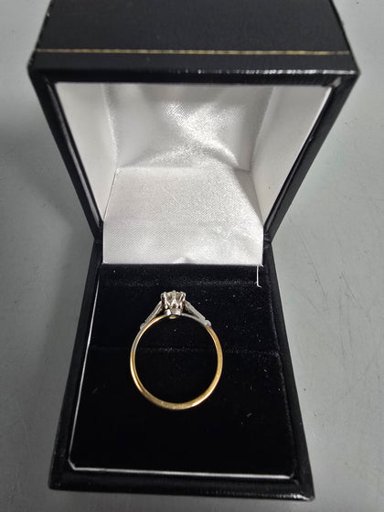 18CT Gold Ring With Stone Size K 2.2G 750