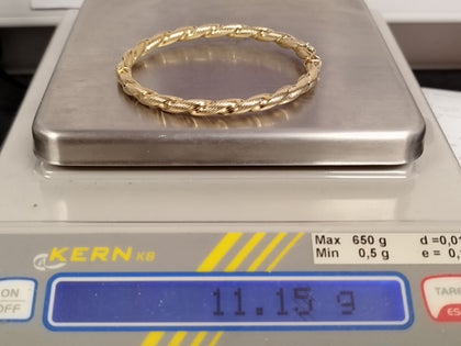 9ct Yellow Gold Ladies Hinged Bangle 63.5mm inside diameter -4-5mm width
