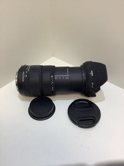 canon 18-200mm Sigma DC - camera lens.