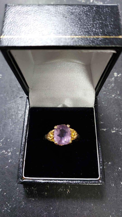 9ct gold ring with purple stone,weight 3.40. size p