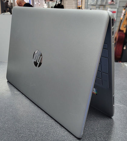 HP 15S-FQ2570 - i5-1135G7 - 8GB Ram - 256GB SSD -15