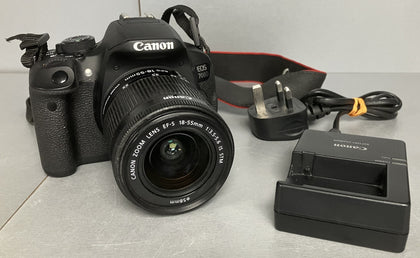 Canon EOS 700D Digital SLR Camera - Black 18M + 18-55mm ** Unboxed **