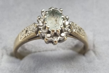 9ct Gold ring + Clear stones Size O