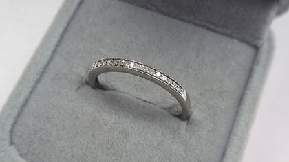 9ct white gold diamond ring size U1/2