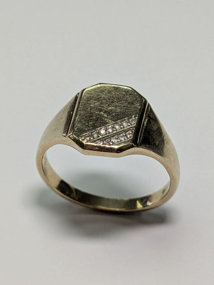 9CT Gold Ring - Size V