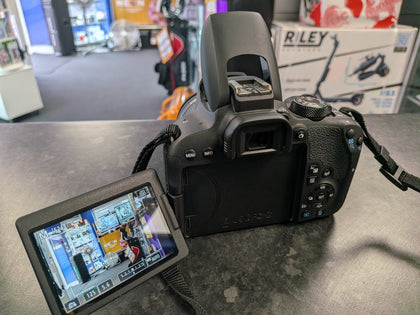 Canon Eos  800D DSLR Plus Eds 18-135mm lens & 18-55mm lens