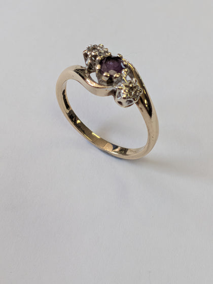 9ct Gold Diamond  &Red Stone  Ring Size L