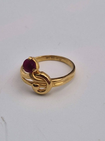 22ct Yellow Gold Ruby Swirl Ring – 2.81g – Size M – Elegant Vintage Style