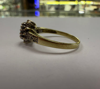 9CT GOLD RING WITH CLEAR STONES SIZE O LEYLAND STORE