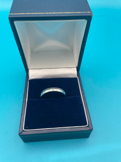 9ct white gold ring