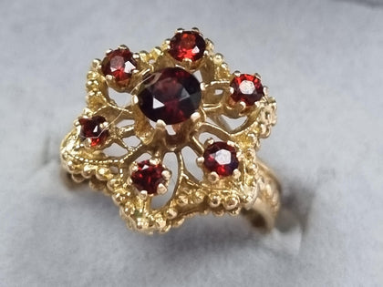9ct Gold Flower Style Ring with Red Stones Size O