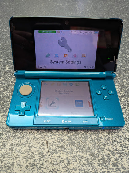 Nintendo 3DS - 2 Games - Official Charger