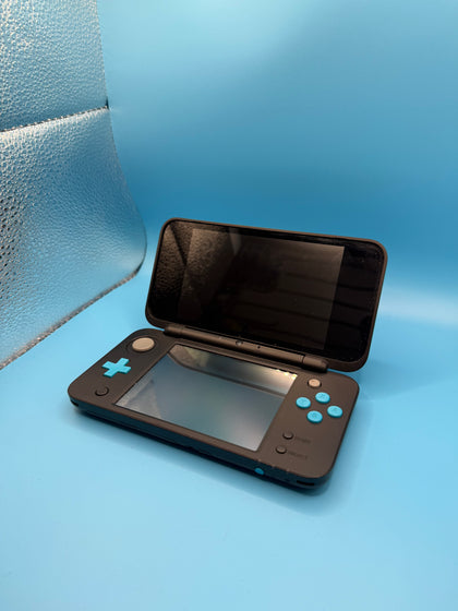 Nintendo 2DS XL - Black and Blue