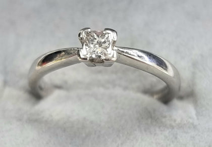 18ct White Gold Solitaire Diamond Ring Size K 0.25ct