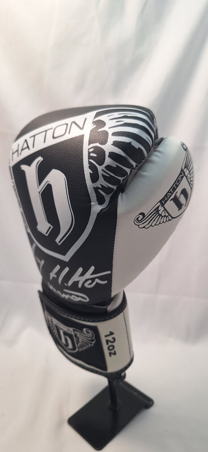 A1 Sporting Speakers Ricky Hatton signed leather boxing glove with certificate of authentication