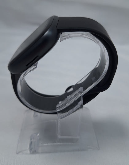 Fitbit Versa 4 solid black fitness band/watch boxed with original charger