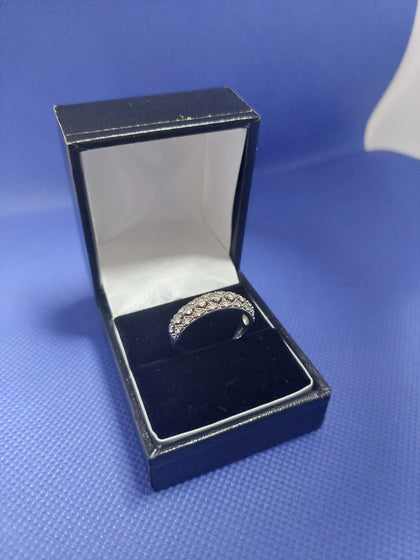 9K White Gold Ring 0.32 Diamonds, 375 Hallmarked, Weight: 2.7Grams, Size: R, Box Included