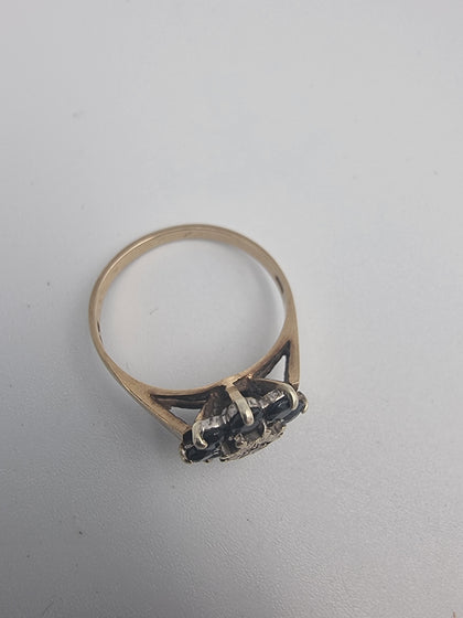 9CT Yellow gold fully hallmarked women's ring 2.85g size P with 8 black stones and cz center stone set