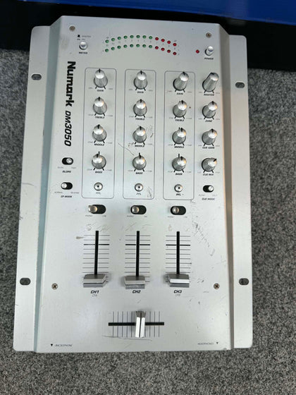 Numark d 3050 DJ mixer