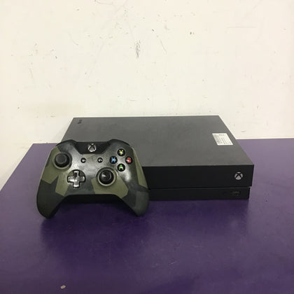 Xbox One X + Pad