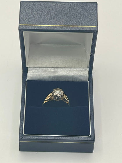 18ct Gold Ring With Clear Stone - K