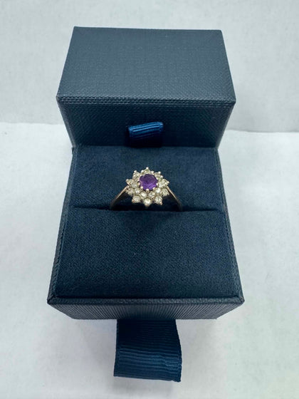 2.1g 9ct Gold Daisy Cluster Ring - Size Q -  **Hallmarked**