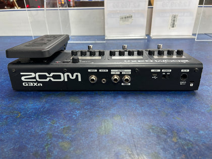 Zoom G3Xn Multi-Effects Processor Unboxed with power supply