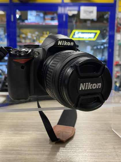 Nikon D3000 (Body) + Nikon AF-S DX Nikkor 18-55mm F/3.5-5.6G ED II