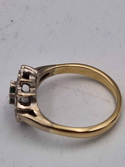 18ct Yellow Gold Diamond Cluster Ring - Size L - 3.72 Grams