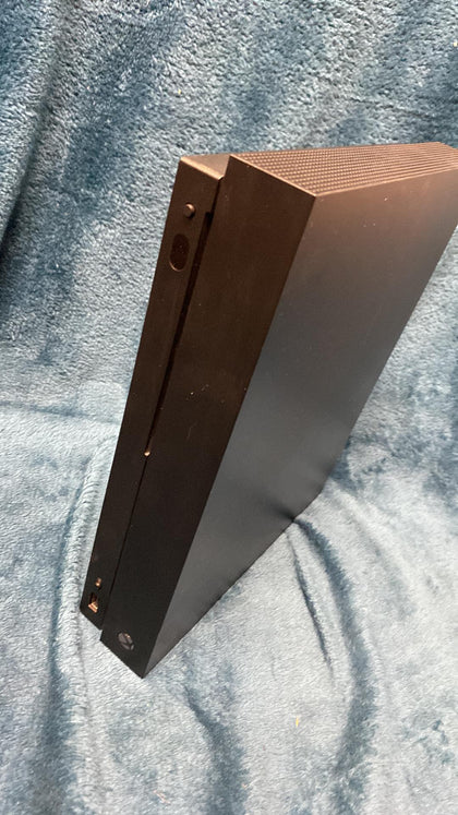 XBOX ONE X 1TB
