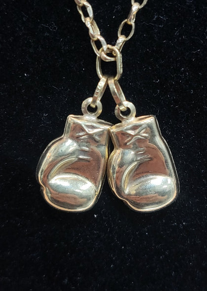9ct Belcher Chain With Boxing Glove Pendant - 18