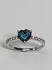 9CT WHITE GOLD RING WITH NAVY BLUE HEART STONE SIZE K