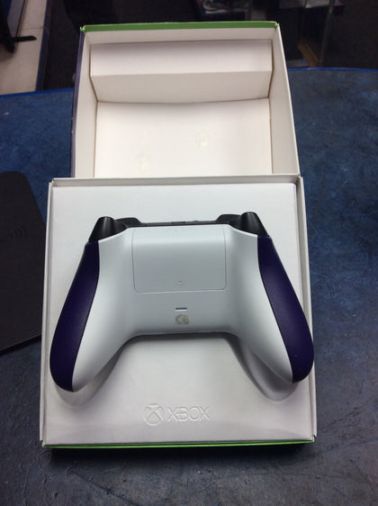 Xbox one controller with box