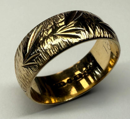VINTAGE 9CT GOLD LEAF PATTERN BAND SIZE L