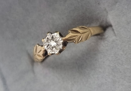 9ct Gold Diamond Ring Size 
