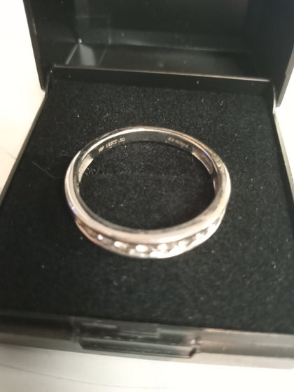 18 Karat white gold ring