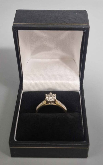 14CT Gold ring 3.5G 375 Size Q With Stones